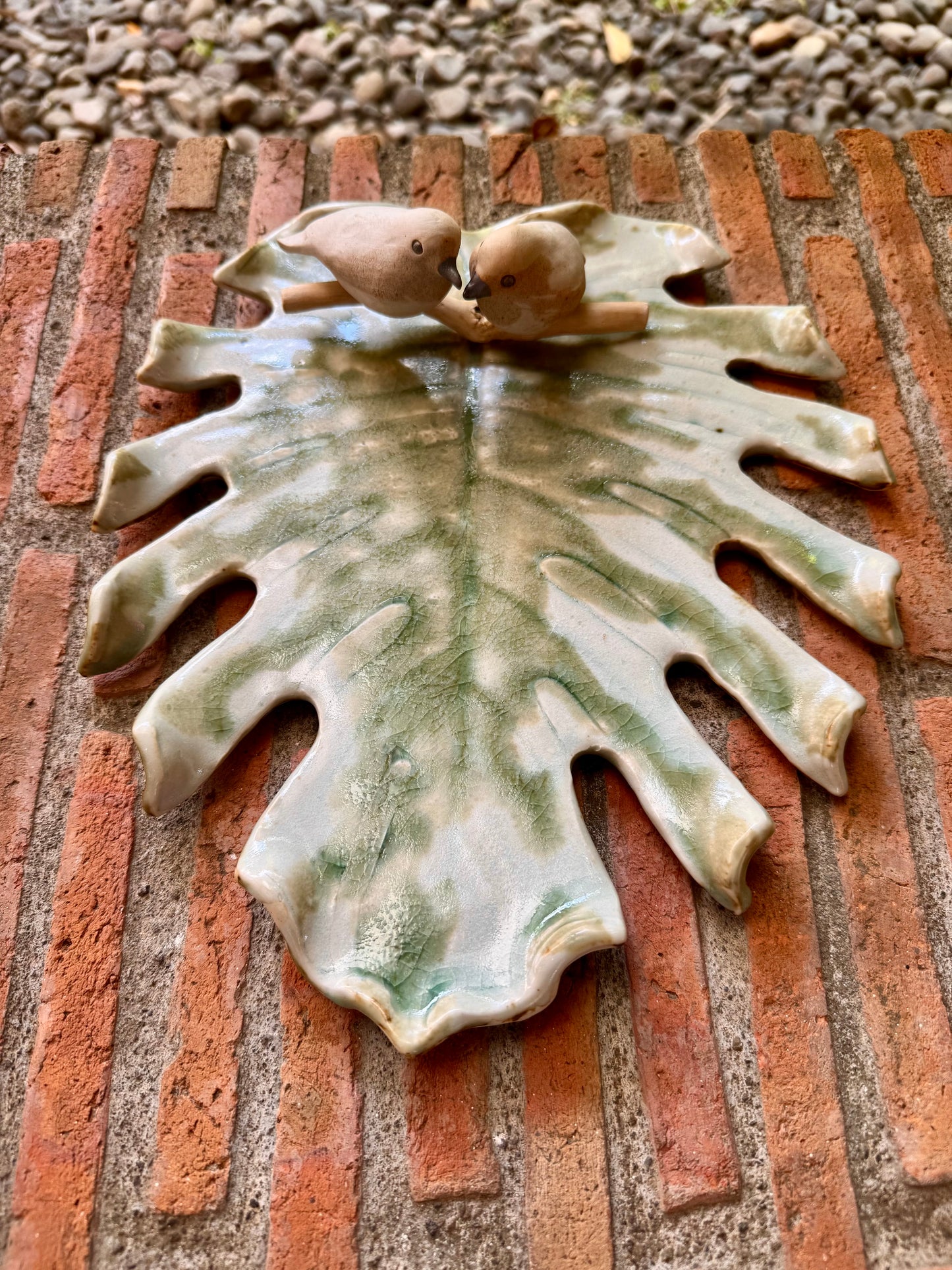 Monstera with Birds on Roots Tabletop / Plate