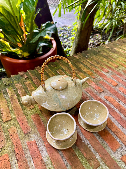 Turtle Teapot with Two Teacups