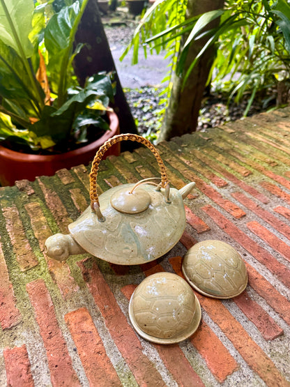 Turtle Teapot with Two Teacups