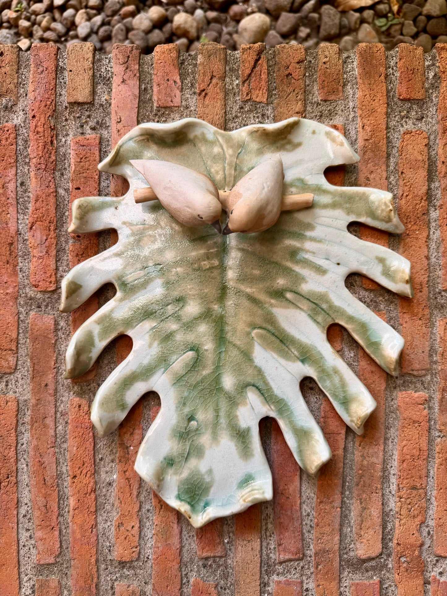 Monstera with Birds on Roots Tabletop / Plate