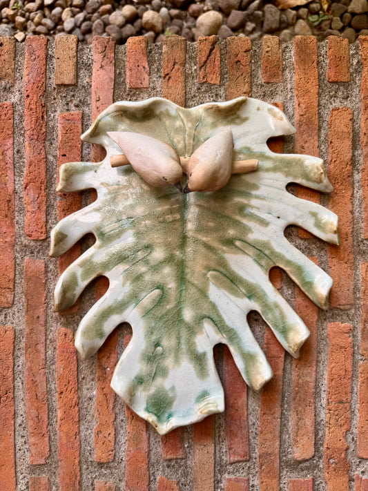 Monstera with Birds on Roots Tabletop / Plate